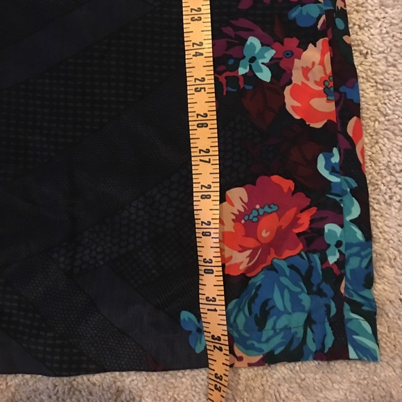 Gorgeous Silky Floral Dress - Picture 5 of 5